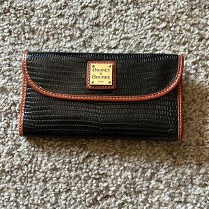 Dooney & Bourke wallet. Good condition.